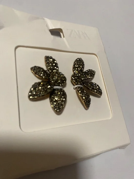 NWT Zara Rhinestones Fan Shaped Earrings - Picture 6 of 8